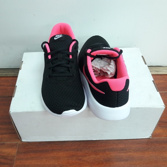 Nike - Picture 3 of 3